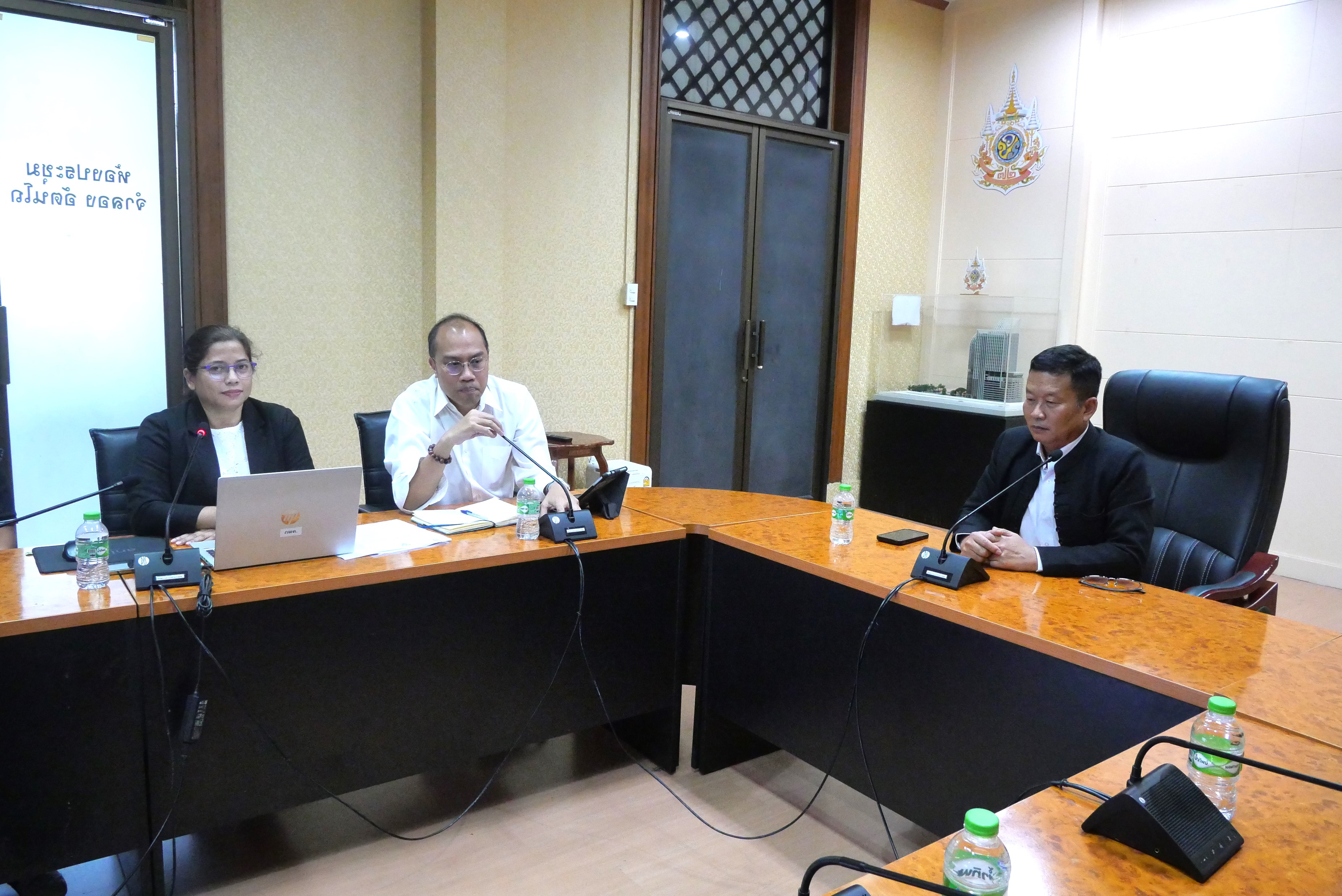 title - รองเลขาธิการ ส.ป.ก. ประชุมติดตามความก้าวหน้าการส่งเอกสารเบิกจ่ายผ่านระบบสารบรรณอิเล็กทรอนิกส์ (e-Office) ของสำนักบริหารกลาง 